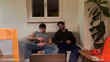 Amigo heterosexual le hace una paja a Lorenzo Bernini por primera vez