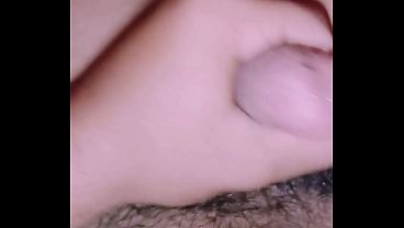 Chica asiática se masturba sola con su coño bien mojado