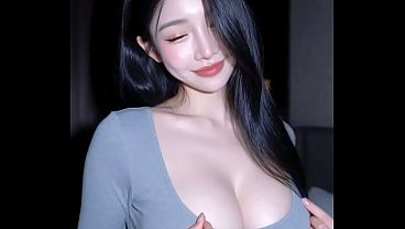 Chica de AI se deja follar en POV con su coño bien mojado