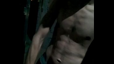 El lobo me embistió como un animal para romperme el coño