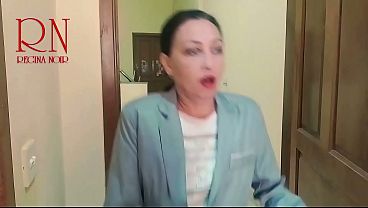 Follando a la empleada mientras la esposa no está