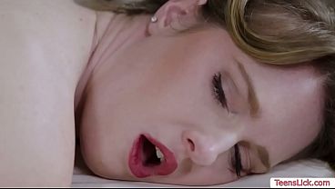 Gizelle Blanco siente la lengua de su masajista en el coño