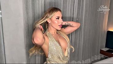 Gringo musculoso empotra a latina culona en video casero