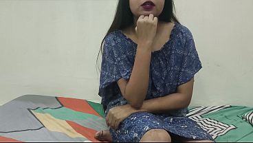 Hermana desi se cambia frente a su hermano mientras él ve pornografía