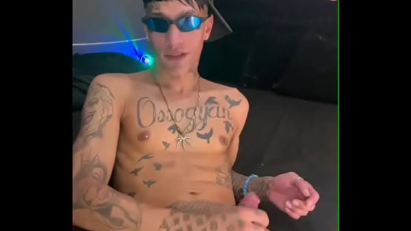 Joker Mm se venga follando a los chicos que la ignoraron