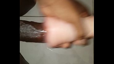La joven ebony descubre lo grande que tienes y se vuelve loca
