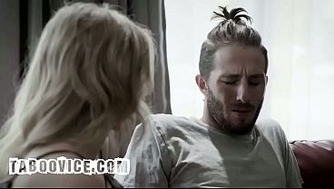 La tía buena me amenazó con echarme si no la follaba bien