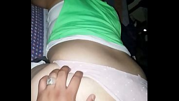 Latina cachonda no aguanta y se deja meter la verga sin parar