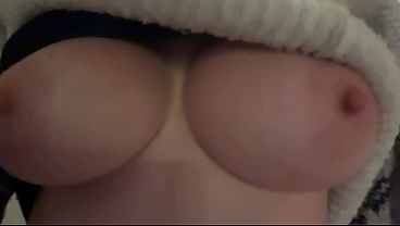Madrastra italiana muestra sus tetas jugosas y duras