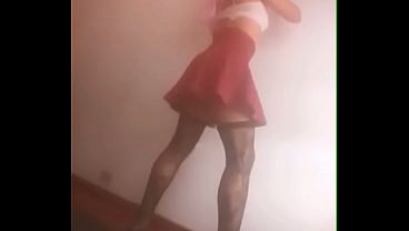 Mariquita sucia se prepara para sus dos machos