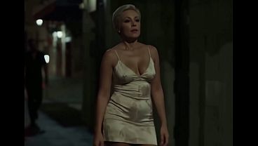 Milf cachonda no necesita mucho para caer rendida