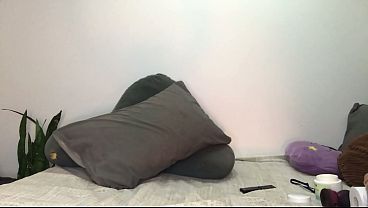 Nikatsu disfruta su culo y coño con juguetes en casa