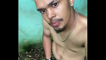 Pablobra me pilló masturbándome a escondidas y me castigó