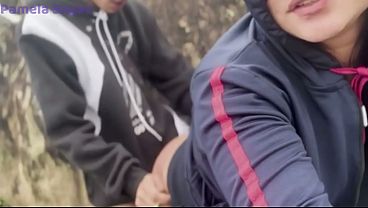 Pamela Sagaz se deja empotrar en la playa con sus tetas gigantes