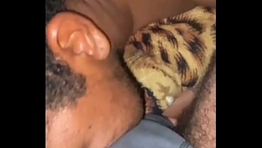 Pareja gay brasileña disfruta de un polvo salvaje sin condón