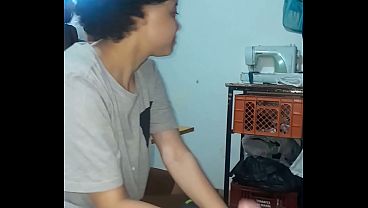 Trio caliente: mi esposa y su mejor amiga me chupan la polla